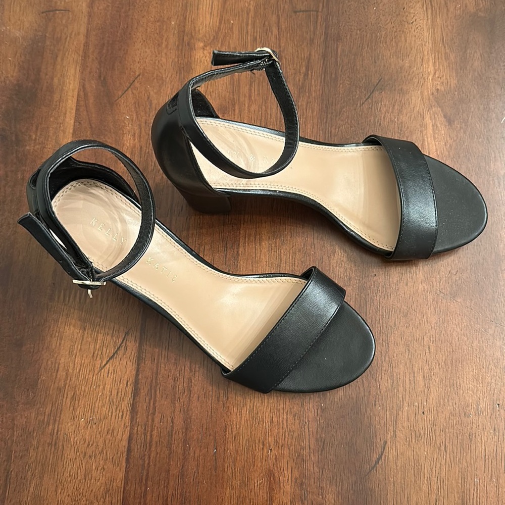 Open-toe strap heels
